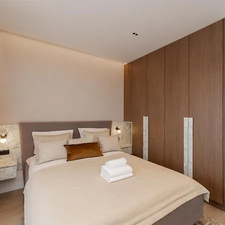 Cracow Novum By Bookinghost *